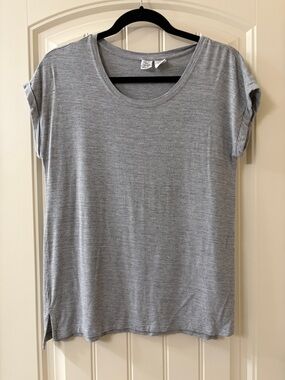 Women's Gray Cuffed Short-Sleeve Scoop Neck Tee, XS